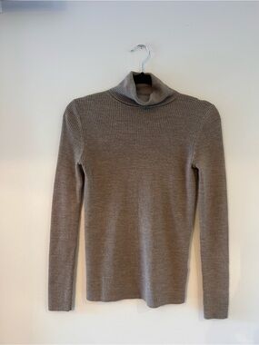 Uniqlo Ribbed 100% Wool Turtleneck Sweater in Light Taupe